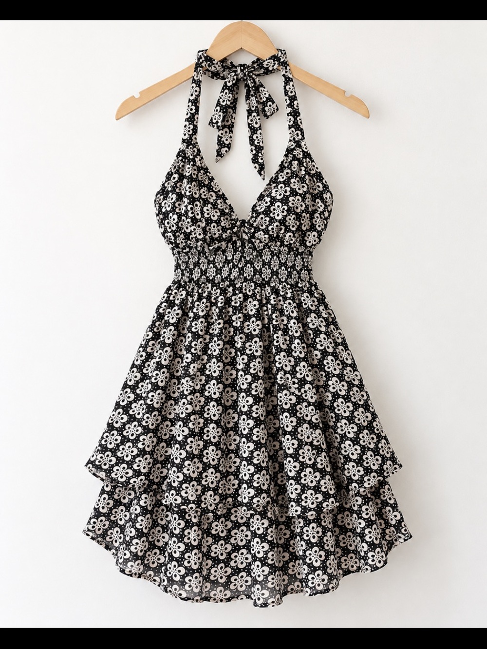 CeCe Black & White Floral Halter Dress Size Small NWT